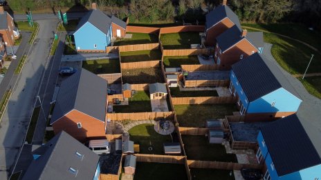 Британският имотен пазар се нагорещява след силен ръст на офертните цени