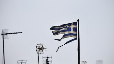 Банки планират да купуват имоти на свои длъжници, предлагани на аукцион в Гърция