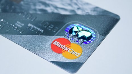 Всички карти Mastercard ще са от рециклирана пластмаса до 2028 година
