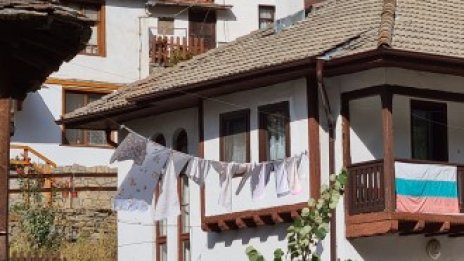 Страничният ефект на коронавируса: Все повече българи търсят къщи на село