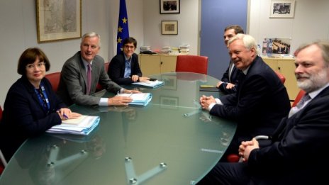 ЕК: Разговорите за Brexit са в ръцете на "бракоразводните адвокати"
