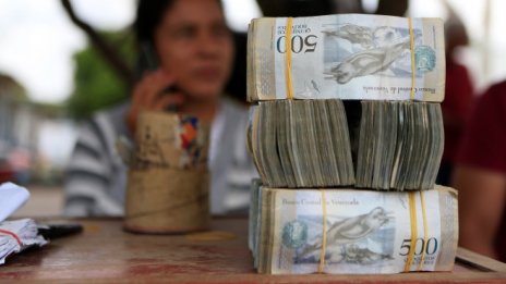 Инфлацията във Венецуела достигна близо 500 000% за година