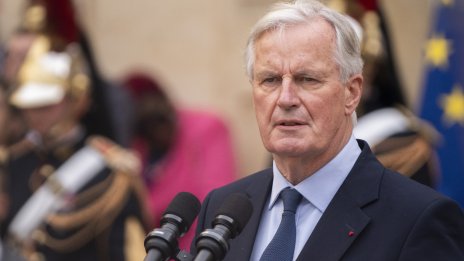 Франция обяви по-дясно правителство след политическата безизходица