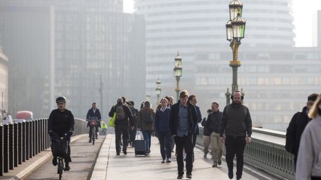 Заетостта във Великобритания бележи най-големия си спад от пандемията от Covid-19 насам