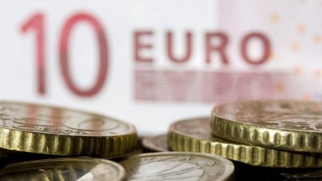 Еврото остава силно в краткосрочен план, в дългосрочен доларът ще е във възход