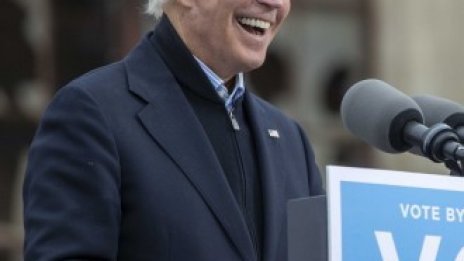 Джо Байдън се ваксинира на живо по телевизията 
