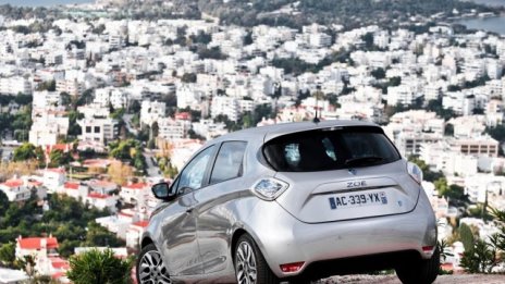 Renault-Nissan закова 250 хил. продажби на електрически коли 