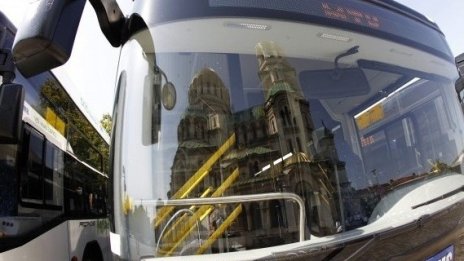 Ще спаднат ли цените на транспорта, ако се намали акцизът на горивата?