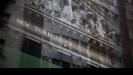 S&P 500 спадна под прага от 4200 пункта за първи път от май насам