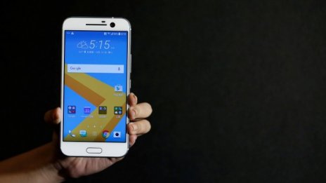 HTC обеща да премахне излизащи върху клавиатурата реклами в свои устройства