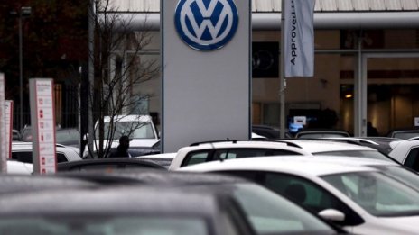 Volkswagen плаща данъците на засегнатите клиенти 