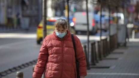 България може да ограничи допълнително събирането на открито 