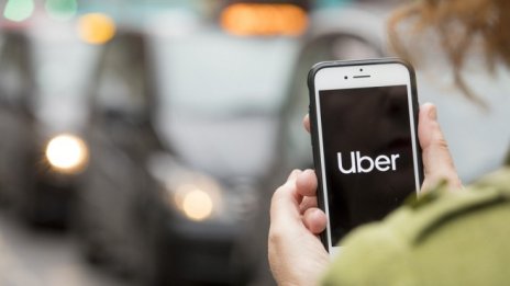 Uber спира част от превозите си в Северна Америка