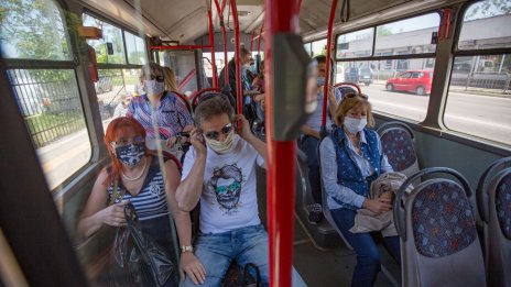 Девет автобусни линии в София със "спирка по желание" от днес