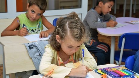 Защитените детски градини и училища ще се финансират допълнително