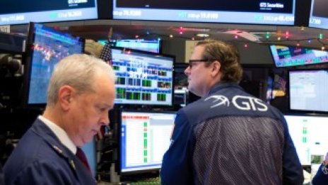 Dow Jones прибавя над 400 пункта и се насочва към рекорден финал на сесията*