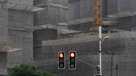 Китай изпраща най-лошия си месец тази година със смесени очаквания за бъдещето