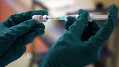 Държавата ще плаща на лекарите за поставянето на COVID ваксина