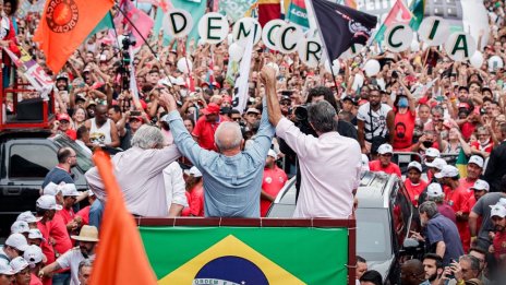 Бразилците гласуват в най-политизираните избори за президент досега