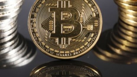 Биткойнът поевтинява рязко след новогодишното рали