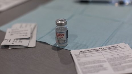 Moderna увеличава целта си за минимален брой дози от ваксината си срещу Covid-19 за 2021 г.