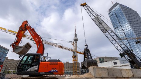 Икономическото доверие в еврозоната спада и в индустрията, и при услугите