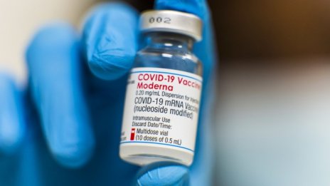 Проучване: Ваксината на Moderna и „Спутник V“ са по-ефективни от тази на Pfizer