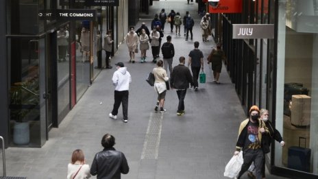 Продажбите на дребно в Австралия стигнаха почти едногодишен връх