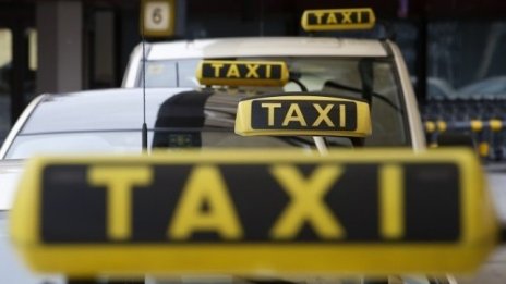 Поскъпването на таксиметровите услуги в София ще е с между 2 и 3 лв. на курс