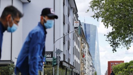 Печалбата на ЕЦБ се сви заради отрицателните лихви и пандемичните рискове