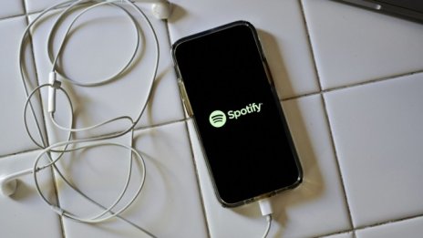 Spotify засилва позициите си в подкастите с две нови придобивания