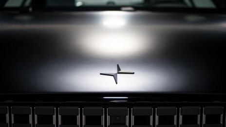 Polestar атакува лидерите при електромобилите с реклама по време на Суперкупата