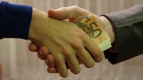 Корупцията е сред трите основни проблема на България, смятат 36% от българите