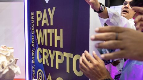 Какво се крие зад последното поскъпване на биткойна?