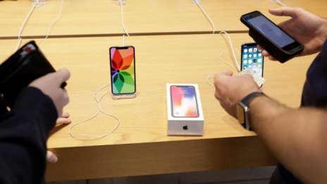 Apple стана първата компания в САЩ, достигнала капитализация от 900 млрд. долара