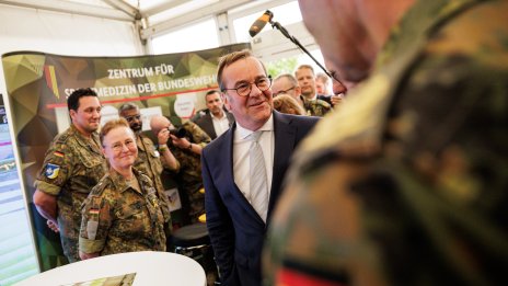 Мерц се стреми да привлече новобранци в германските въоръжени сили