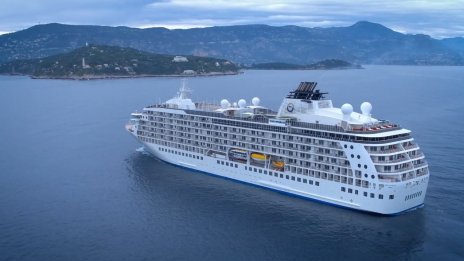 Живот на борда - колко струват апартаментите на луксозния кораб The World?