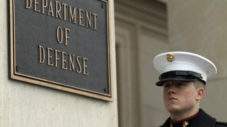 Пентагонът уволнява 46 000 души заради автоматично съкращаване на бюджета