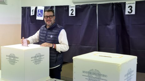 Италианците гласуват на парламентарни избори, фаворит е десен съюз начело с Джорджа Мелони