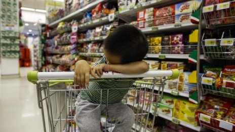 КЗК разследва търговските вериги за картел заради собствените им марки