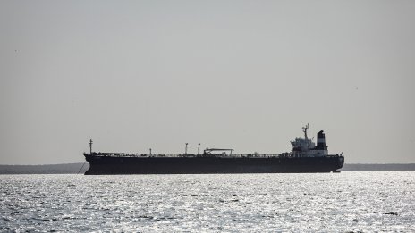 ЕС и Г7 обмислят забрана на морските услуги за износа на руски петрол вместо ценови таван