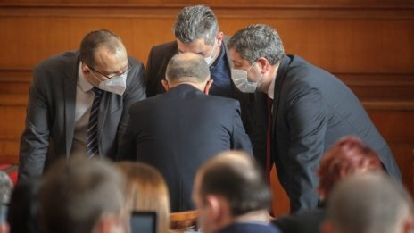 Бюджетът отново стана заложник на партийни битки 