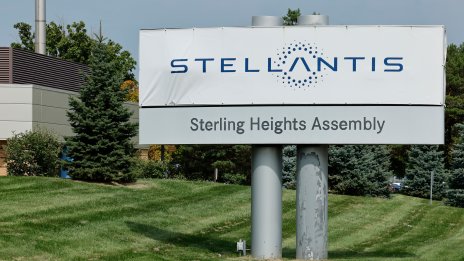След Volkswagen и Stellantis понижи насоките си за печалбата 