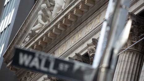 Dow Jones нараства с 200 пункта, докато пазарът осмисля последните отчети*