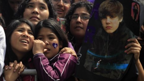 Джъстин Бийбър стана най-популярният певец в YouTube 