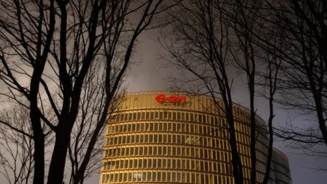 Проблемите за Eon зад граница не стихват