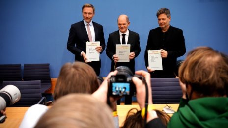 Договорът за германската коалиция "Светофар" бе подписан 