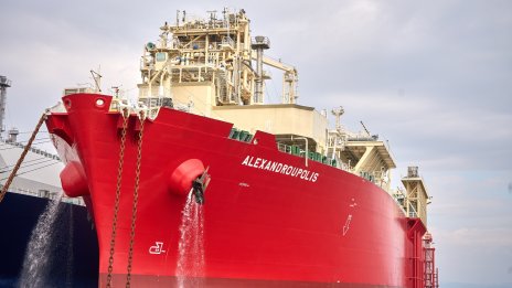 След половин година закъснение терминалът за втечнен газ в Александруполис започна работа