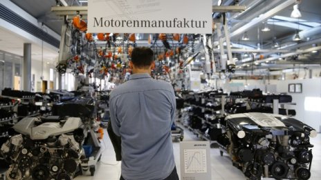 Mercedes закъса за двигатели V12