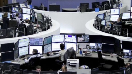 Поевтиняването на петрола повлече и европейските фондови борси